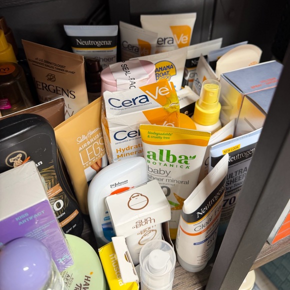 Tuesday Night NEW Pallet Health & Beauty 7:30 EST - Picture 8 of 13